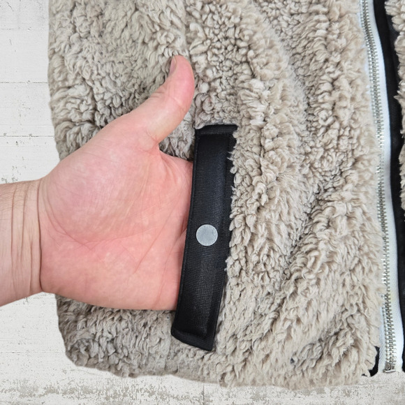 Armani Exchange Tan Black Sherpa Faux Fur Reversible Full Zip Vest Size Medium - Picture 3 of 9